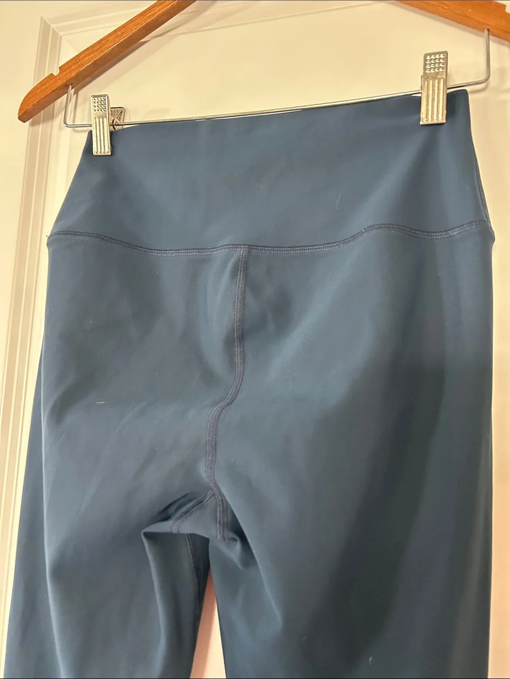 Alo Blue Hi-Waist Warrior Ripped Leggings Sz M w MEASUREMENTS Reflective Logo